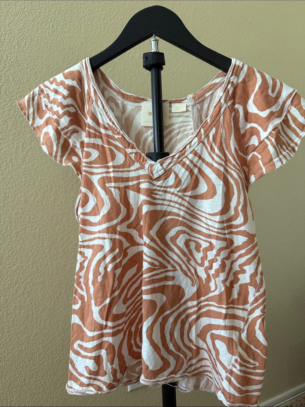 Maeve by Anthropologie Rust & White Wavy V-Neck Tee